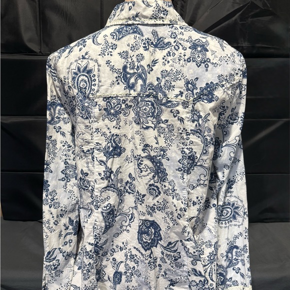 Old Navy Blue and White Long Sleeve Button Down Shirt - Picture 2 of 4